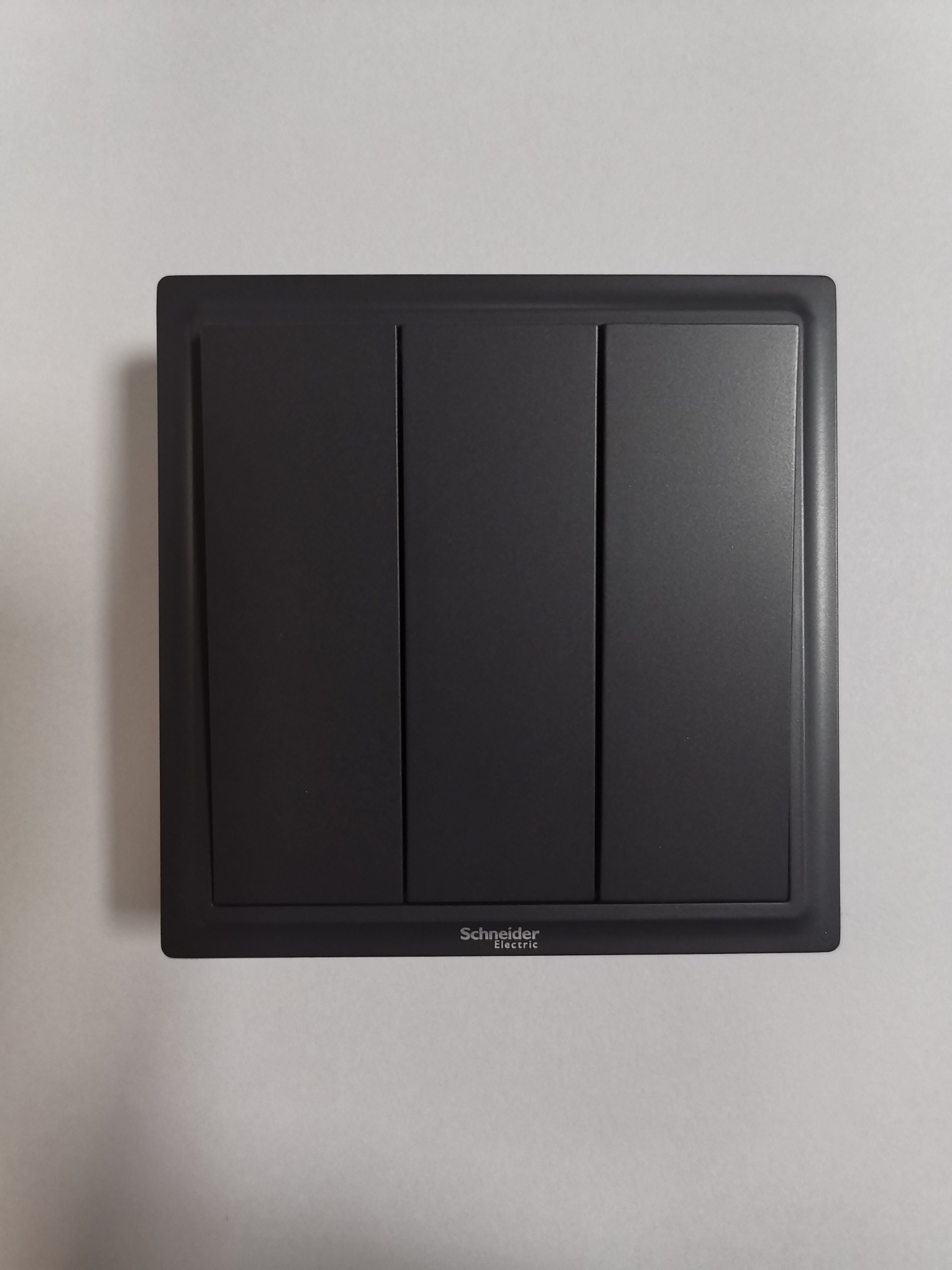 施耐德新璟意10ax 250v 三位跷板式单控开关,灰色.jpg